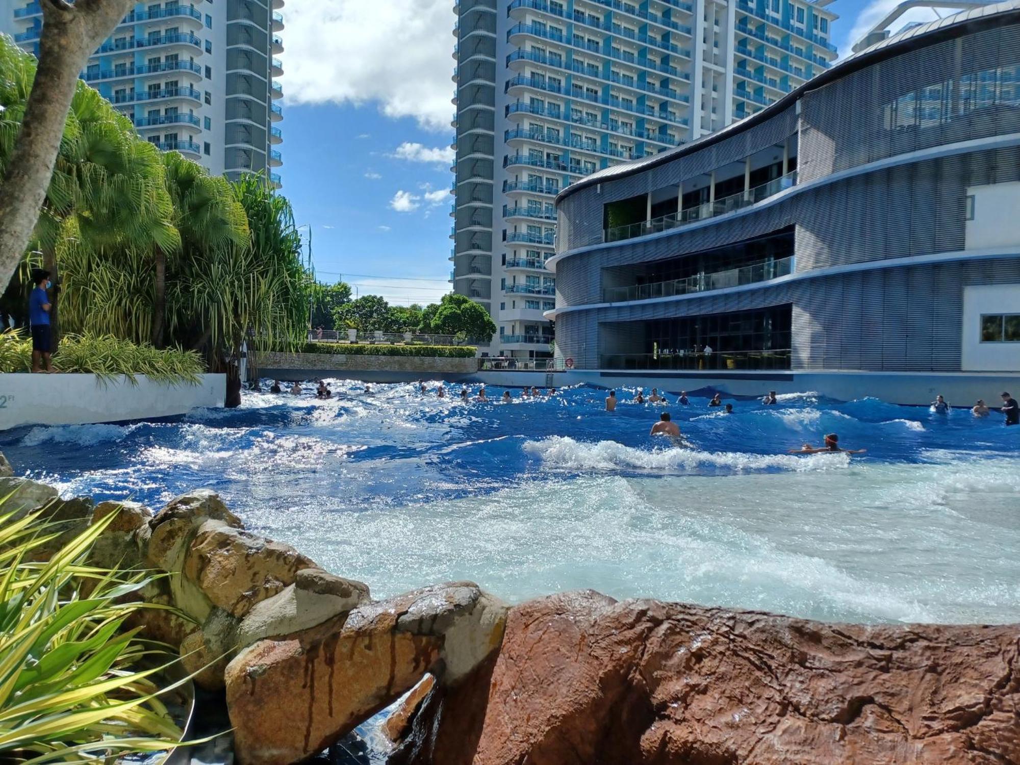 Manila Urban Resort At Azure מראה חיצוני תמונה
