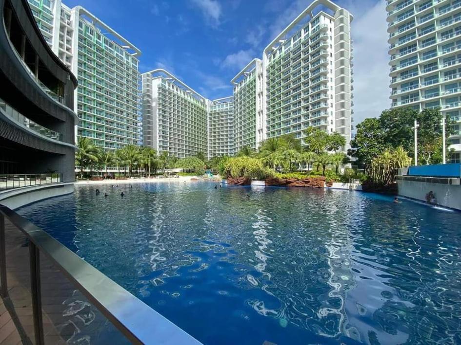 Manila Urban Resort At Azure מראה חיצוני תמונה