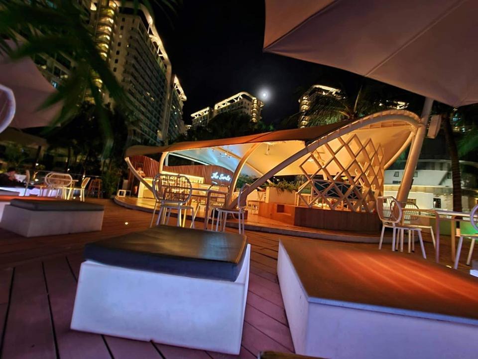 Manila Urban Resort At Azure מראה חיצוני תמונה