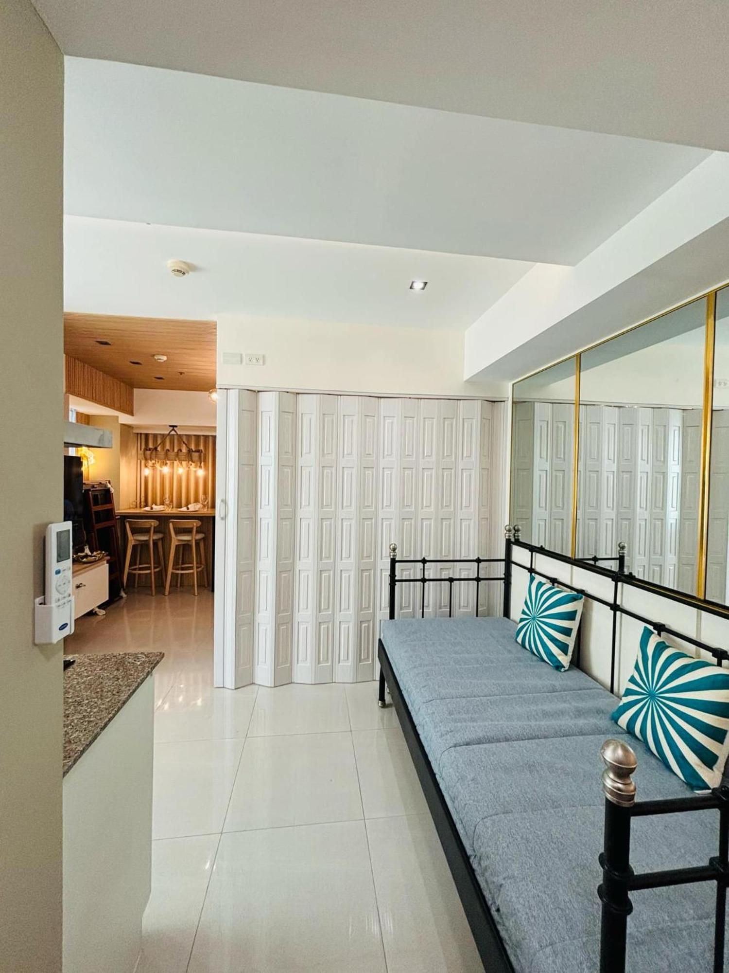 Manila Urban Resort At Azure מראה חיצוני תמונה
