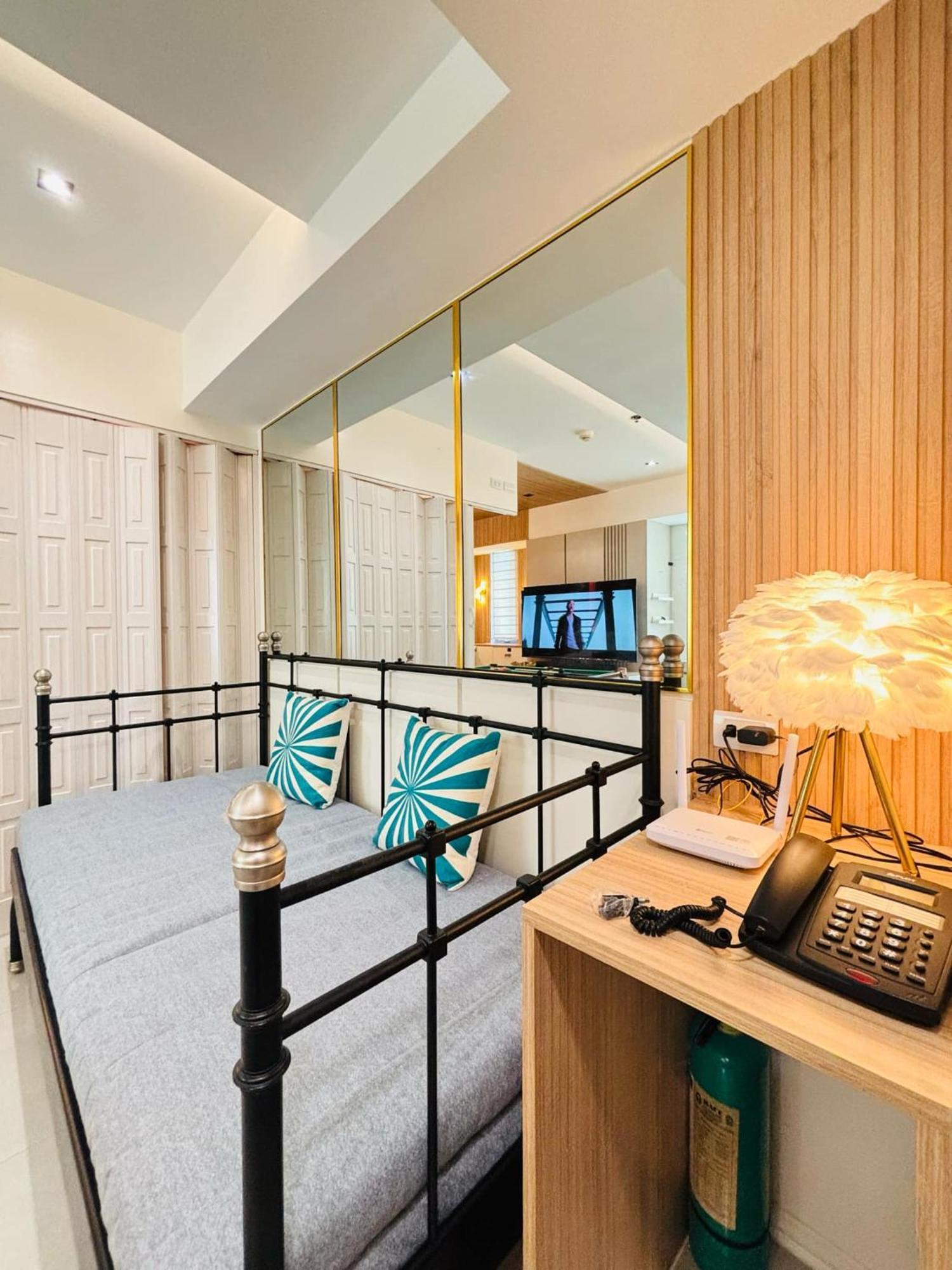 Manila Urban Resort At Azure מראה חיצוני תמונה