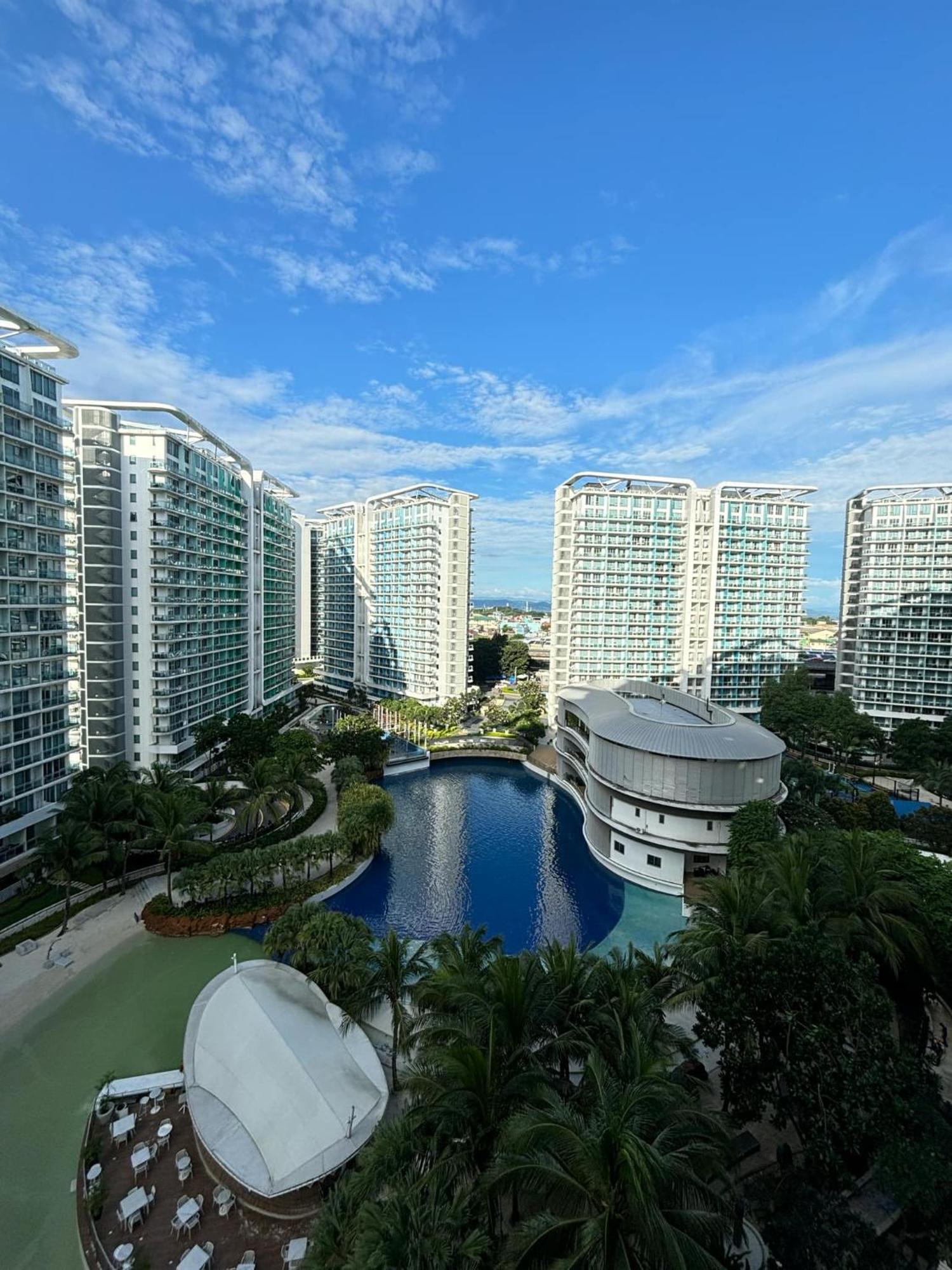 Manila Urban Resort At Azure מראה חיצוני תמונה