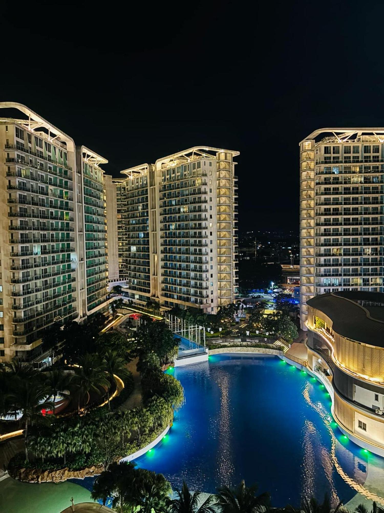 Manila Urban Resort At Azure מראה חיצוני תמונה