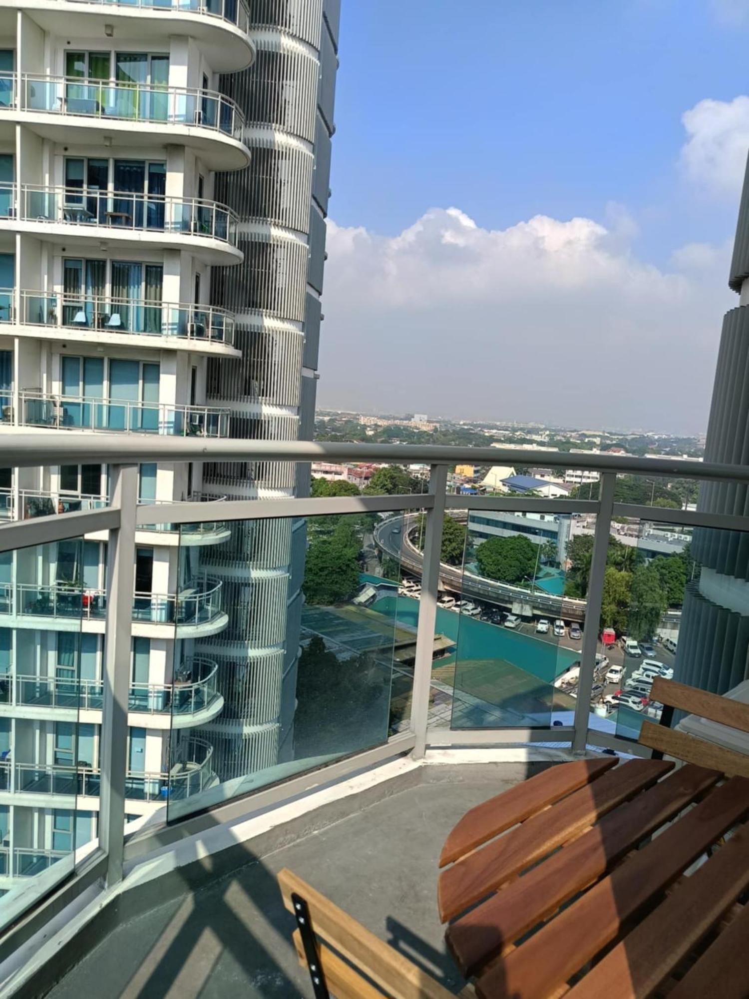 Manila Urban Resort At Azure מראה חיצוני תמונה