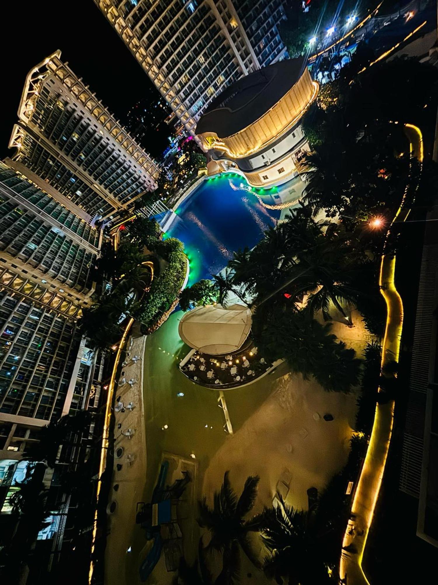 Manila Urban Resort At Azure מראה חיצוני תמונה