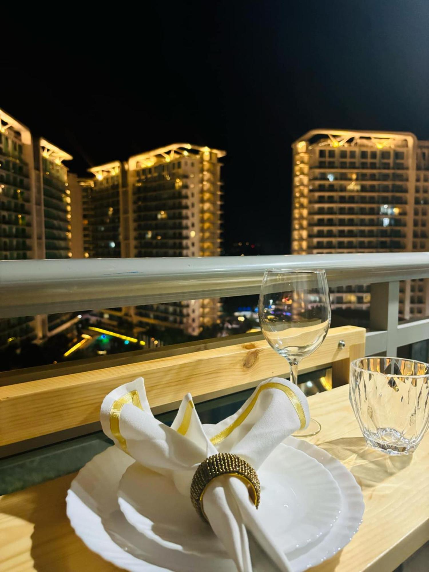 Manila Urban Resort At Azure מראה חיצוני תמונה